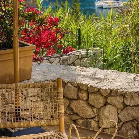 Chromata Assos Kefalonia أسوس