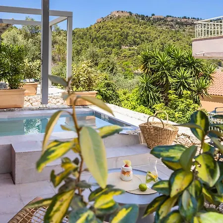 מלון Chromata Assos Kefalonia 3*