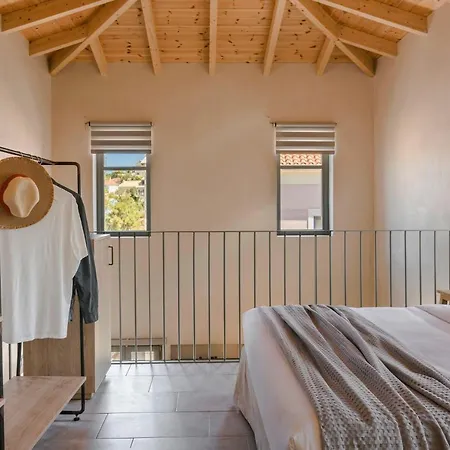 Chromata Assos Kefalonia מלון