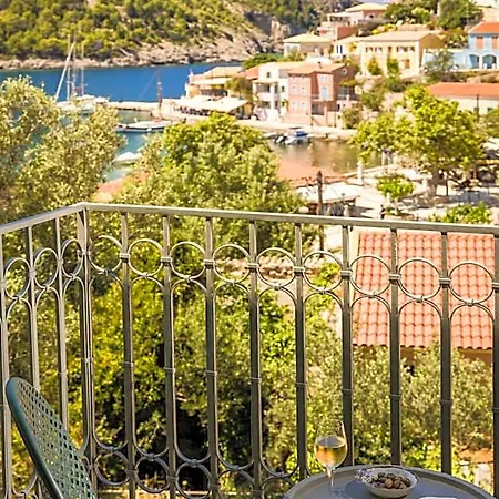 Chromata Assos Kefalonia ホテル