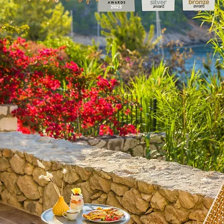 Chromata Assos Kefalonia