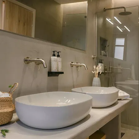 Chromata Assos Kefalonia Hotel 3*